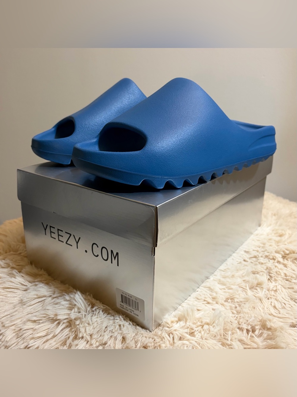 BNIB Yeezy YS-01 Slides Blue US 11